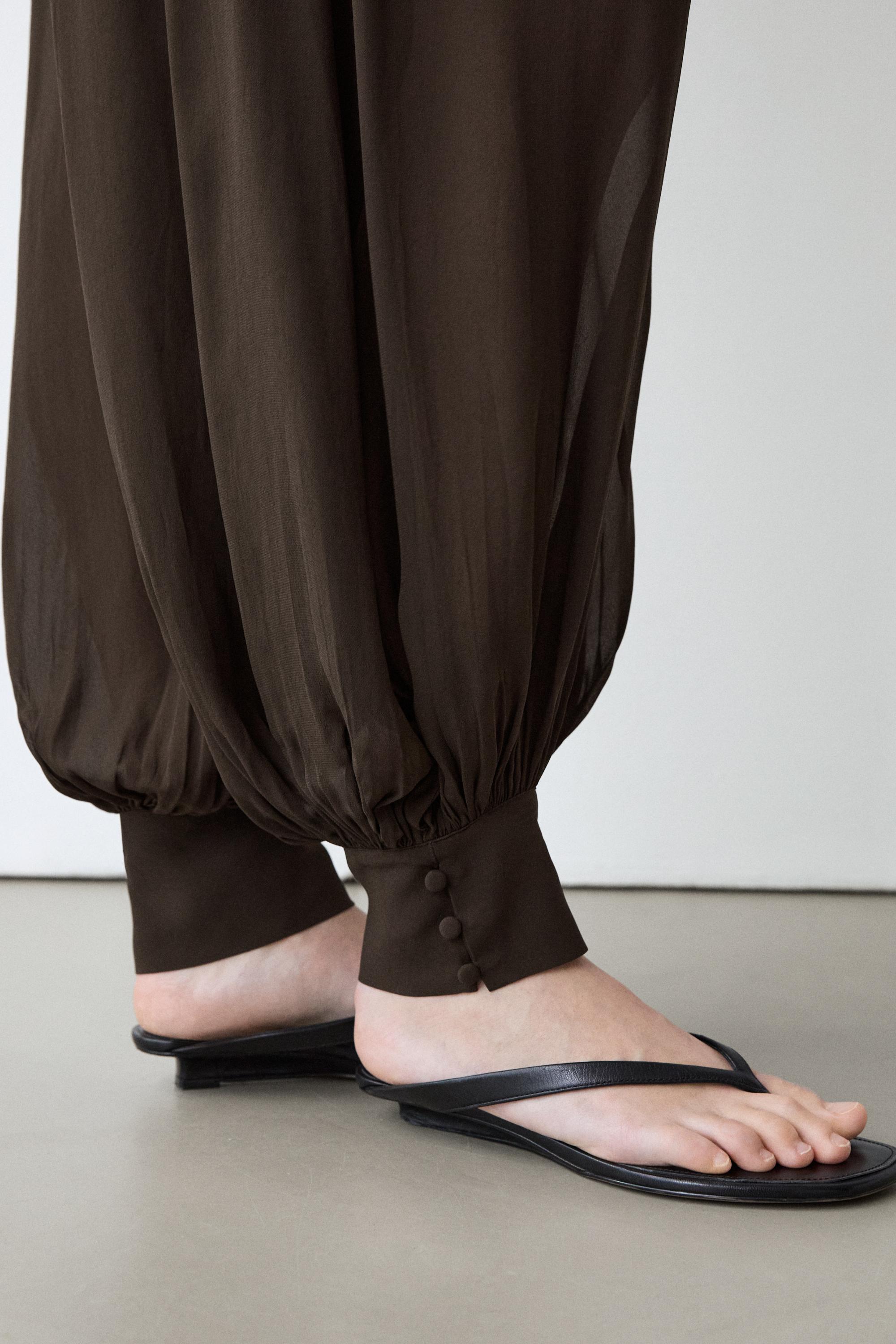 Pantalon bouffant semi-transparent avec boutons